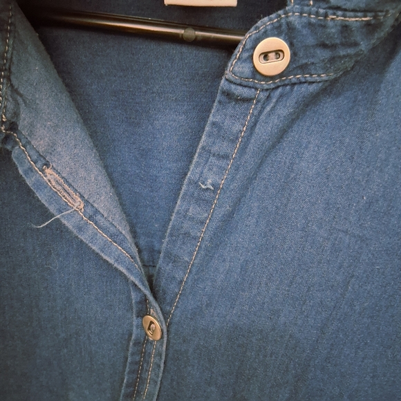 +2🛍Avenue Blue Button Down Shirt - Picture 6 of 6